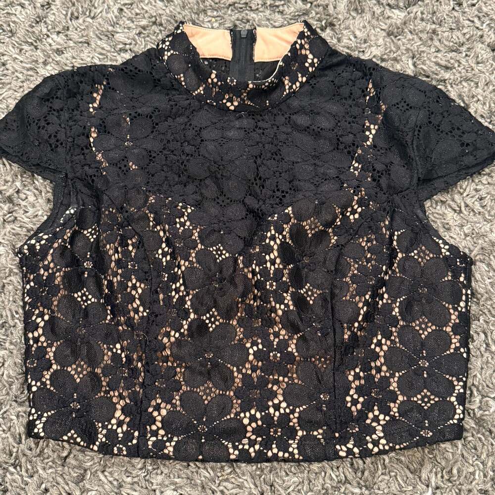 City Studio Juniors Black Floral Lace Short Sleeve Crop Top